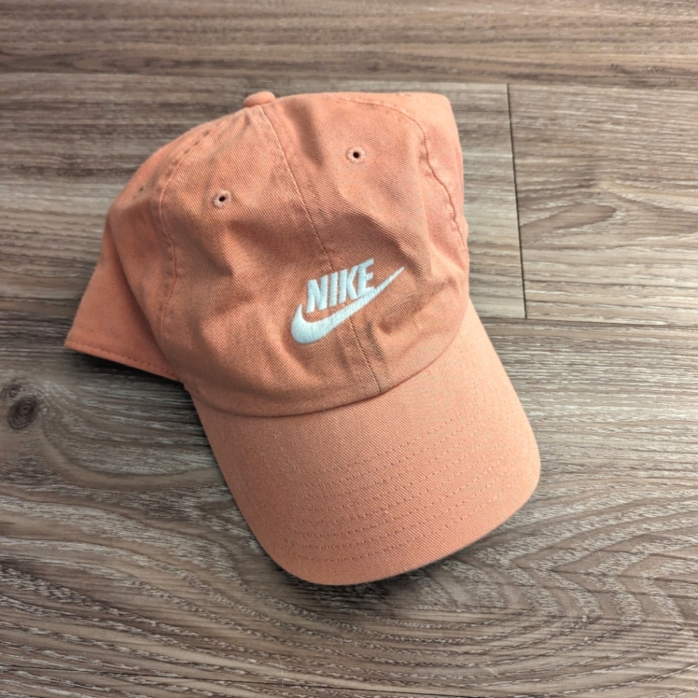 NIKE peach color dad snapback athletic hat